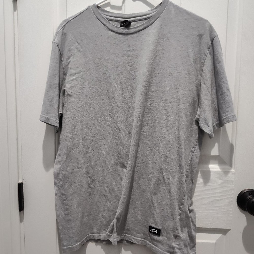Oakley T-shirt